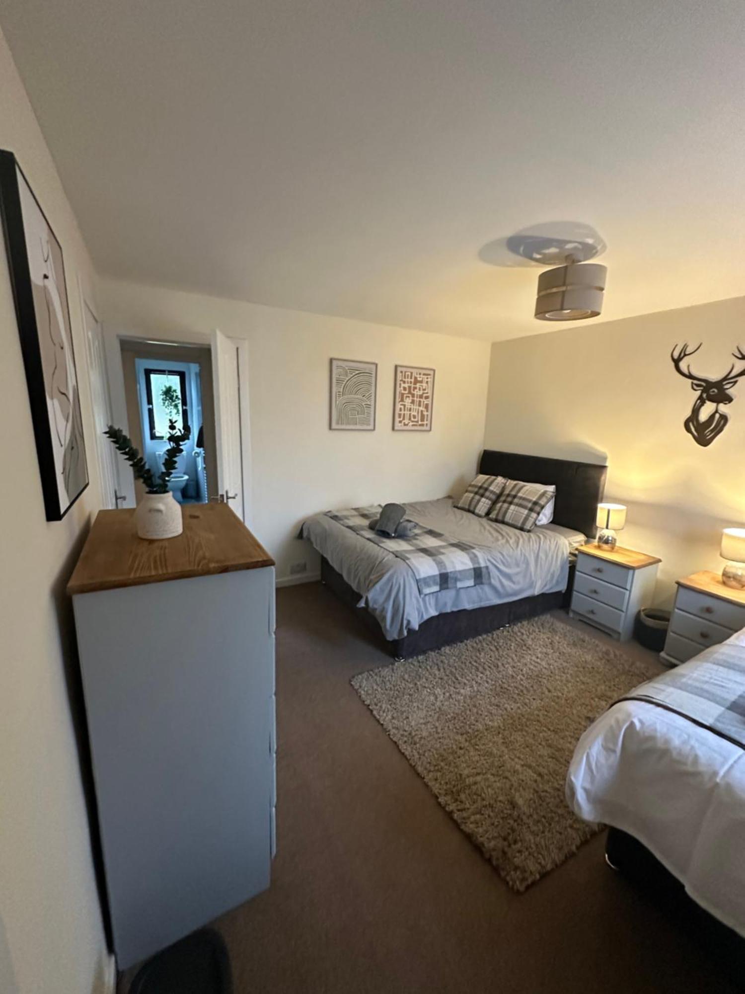 Spacious 3 Bedroom Flat Close To City Center Dalneigh Luaran gambar