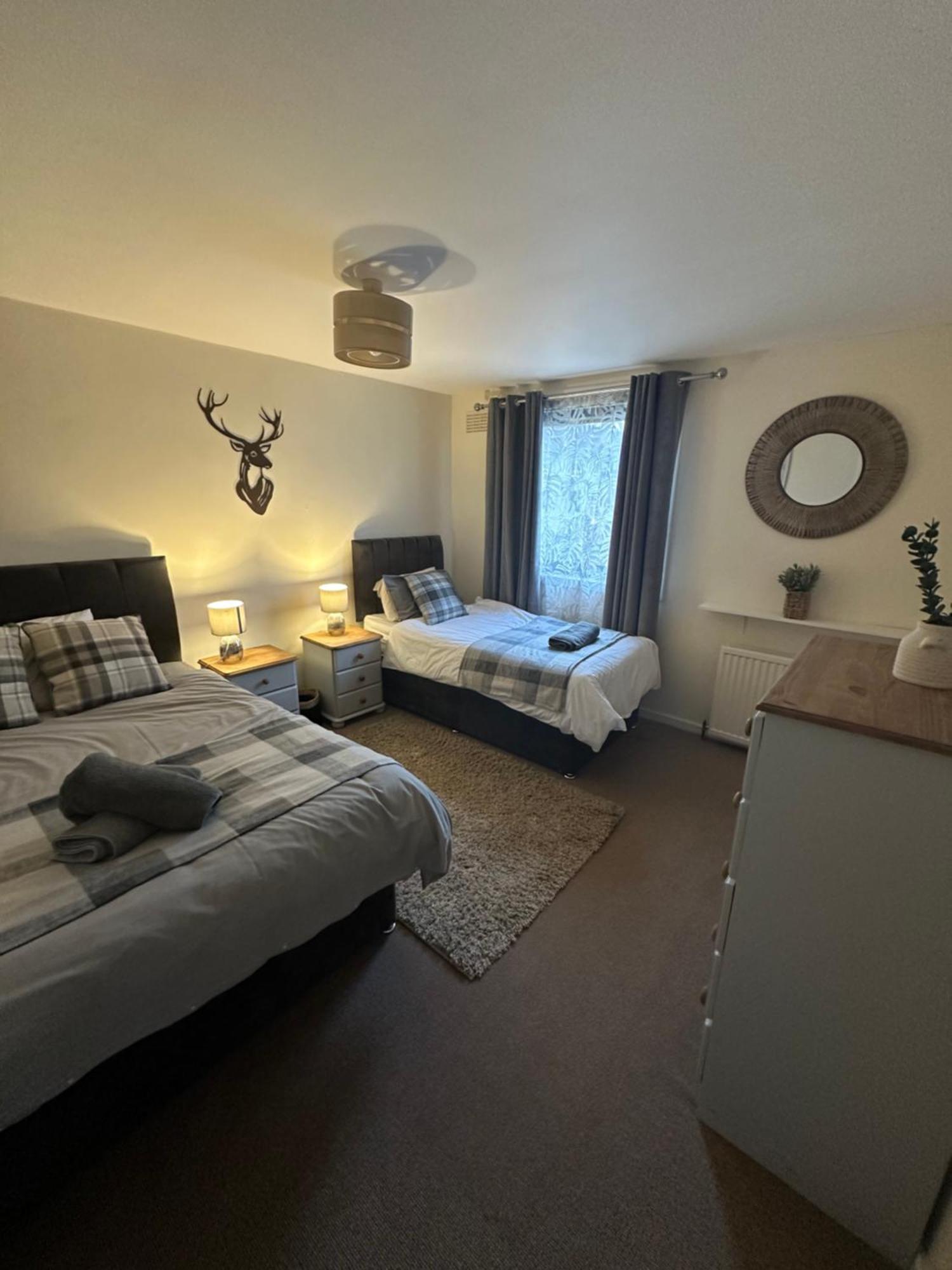 Spacious 3 Bedroom Flat Close To City Center Dalneigh Luaran gambar