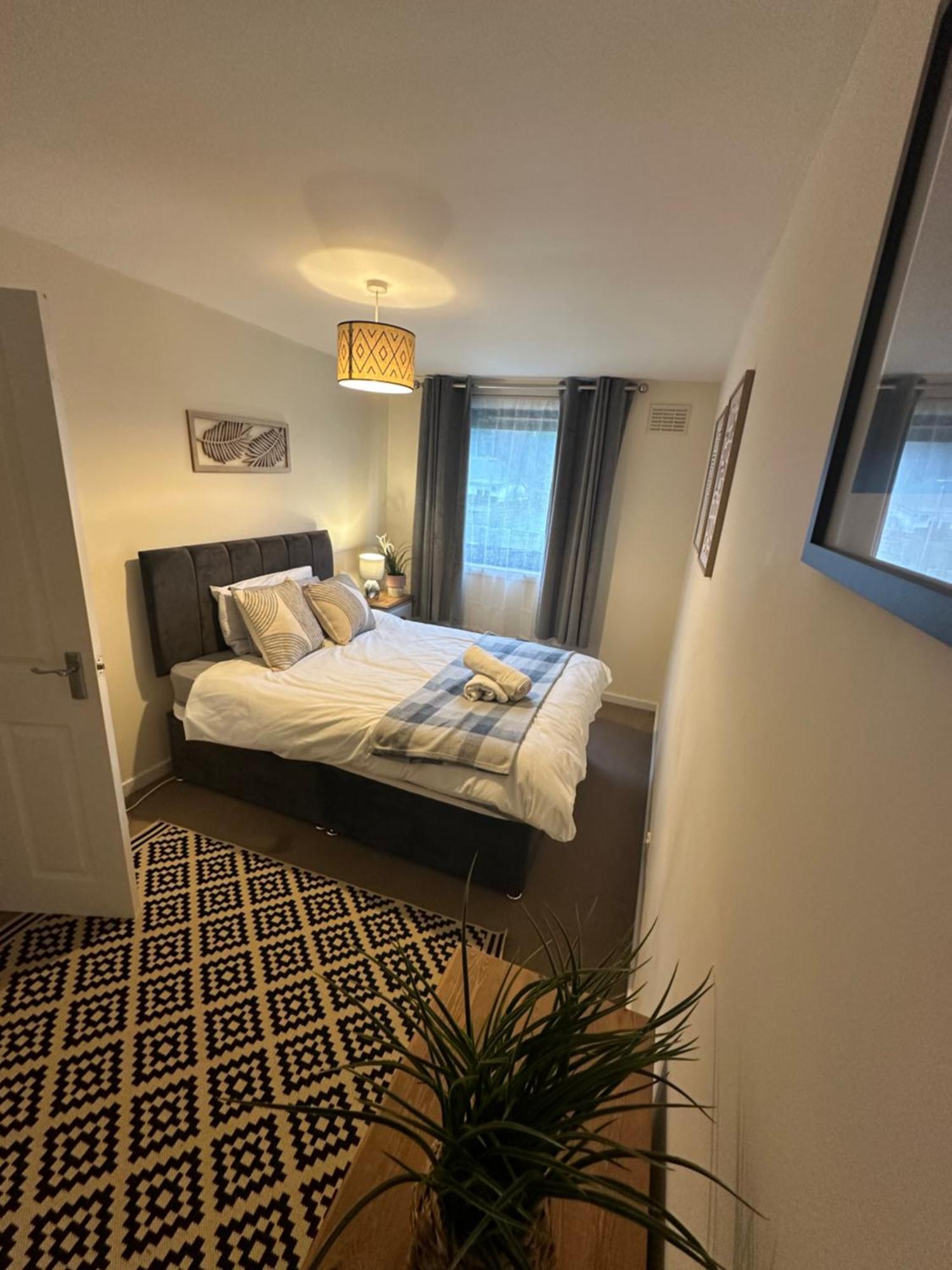 Spacious 3 Bedroom Flat Close To City Center Dalneigh Luaran gambar